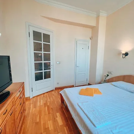 Apartments Rentals Ukraine On Kreshchatik Kyiv Exterior photo