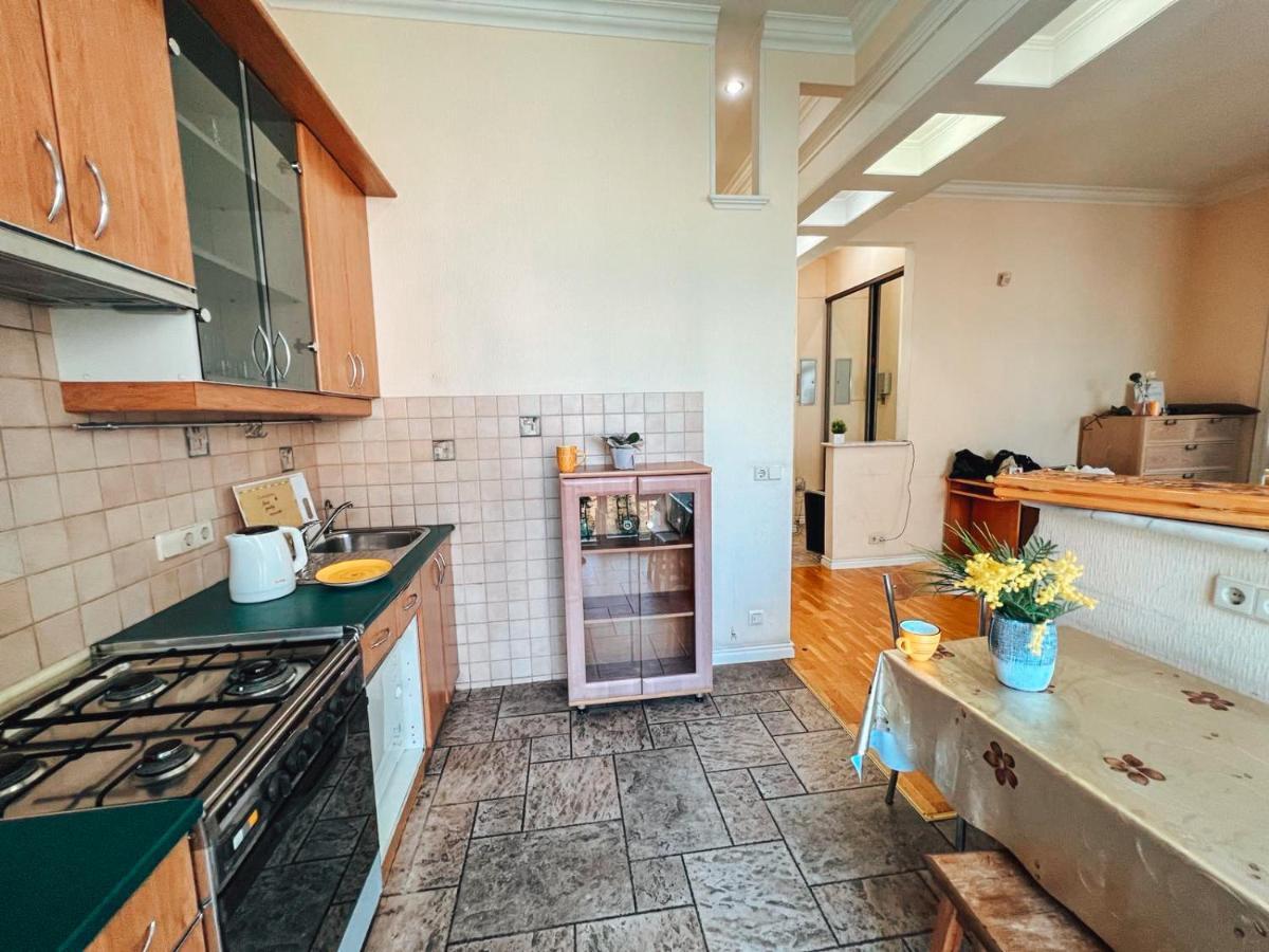 Apartment Ukraine On Kreshchatik *
