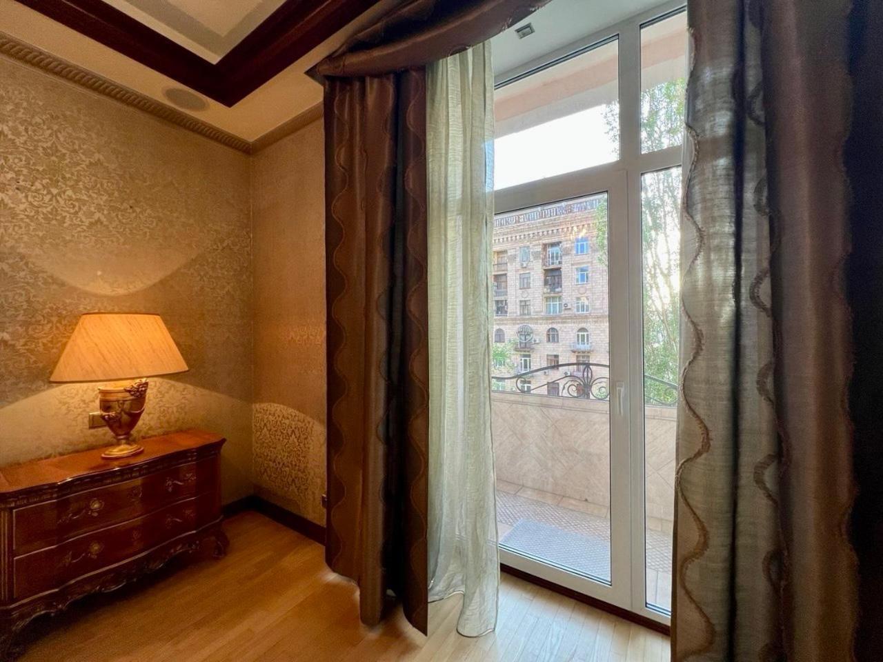 Apartment Ukraine On Kreshchatik *